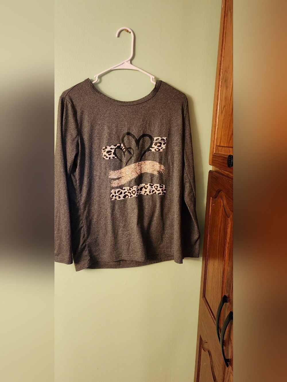 Girls' Dark Gray Long Sleeve Tee with Leopard & Heart Graphic